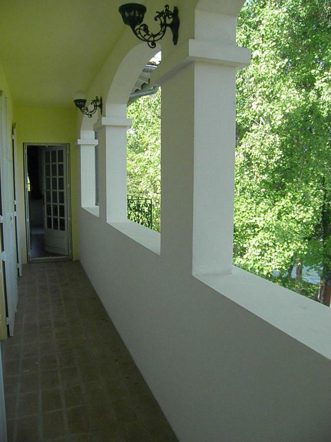 L'Escalere Bed & Breakfast Arnaud-Guilhem Екстериор снимка